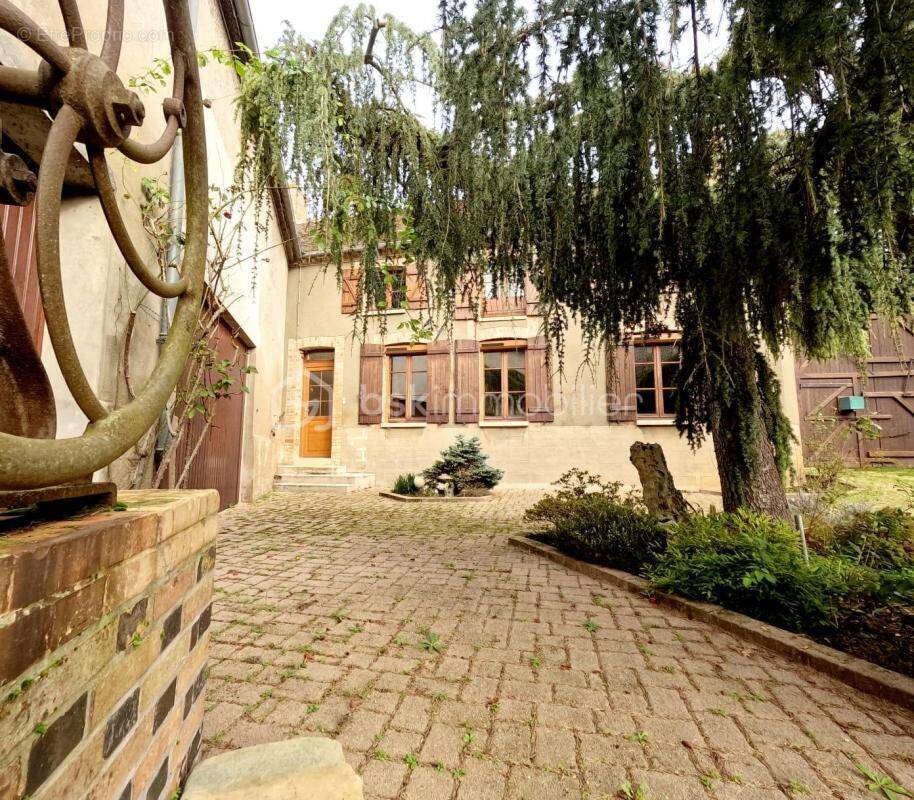 Maison à COURLON-SUR-YONNE