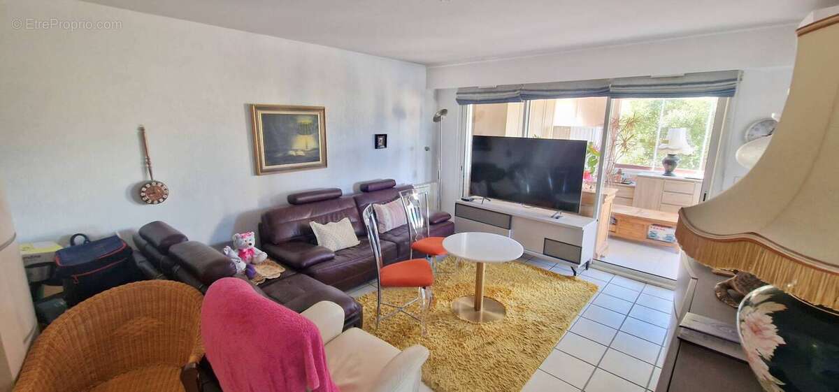 Appartement à ROQUEBRUNE-SUR-ARGENS