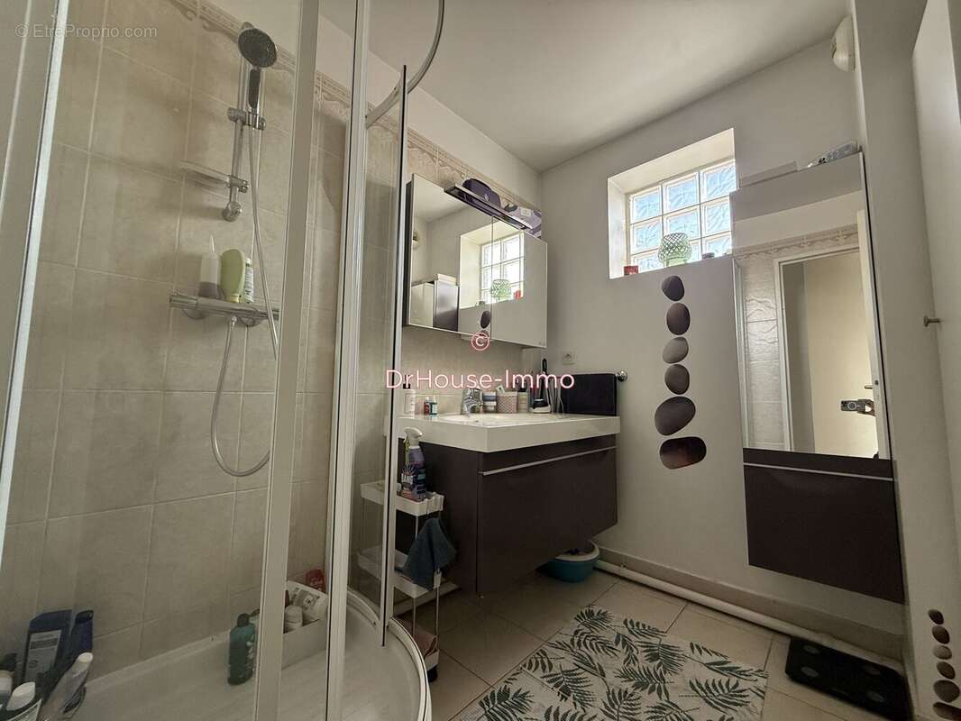 Appartement à VAUJOURS
