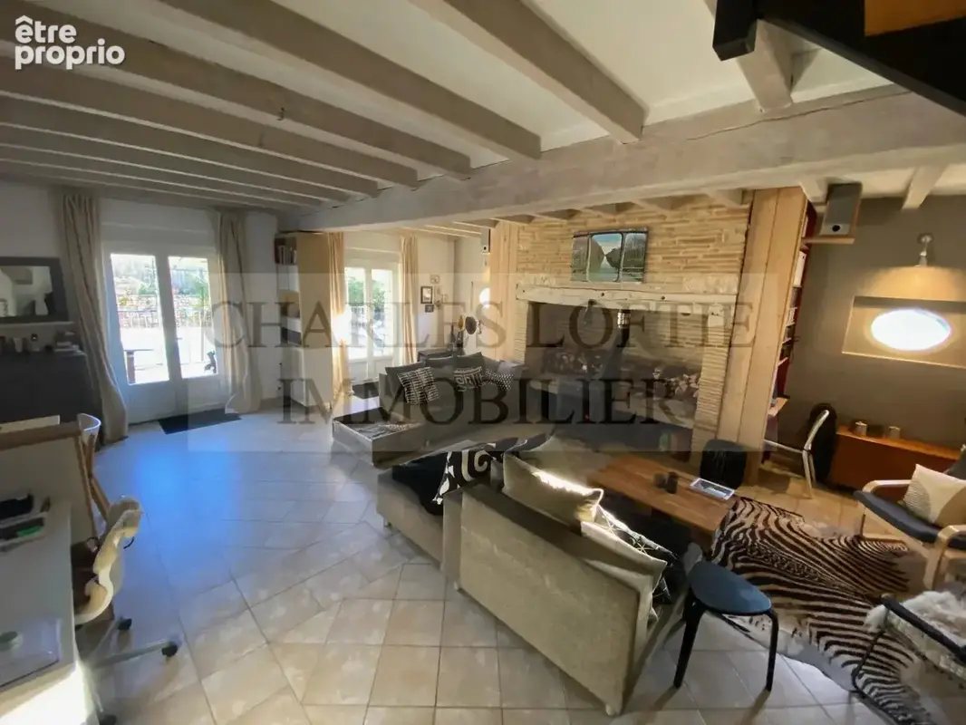 Superbe propriete en pierre comprenant 2 maisons d’habitation avec piscine sur un terrain de 1145 m². - photo 9