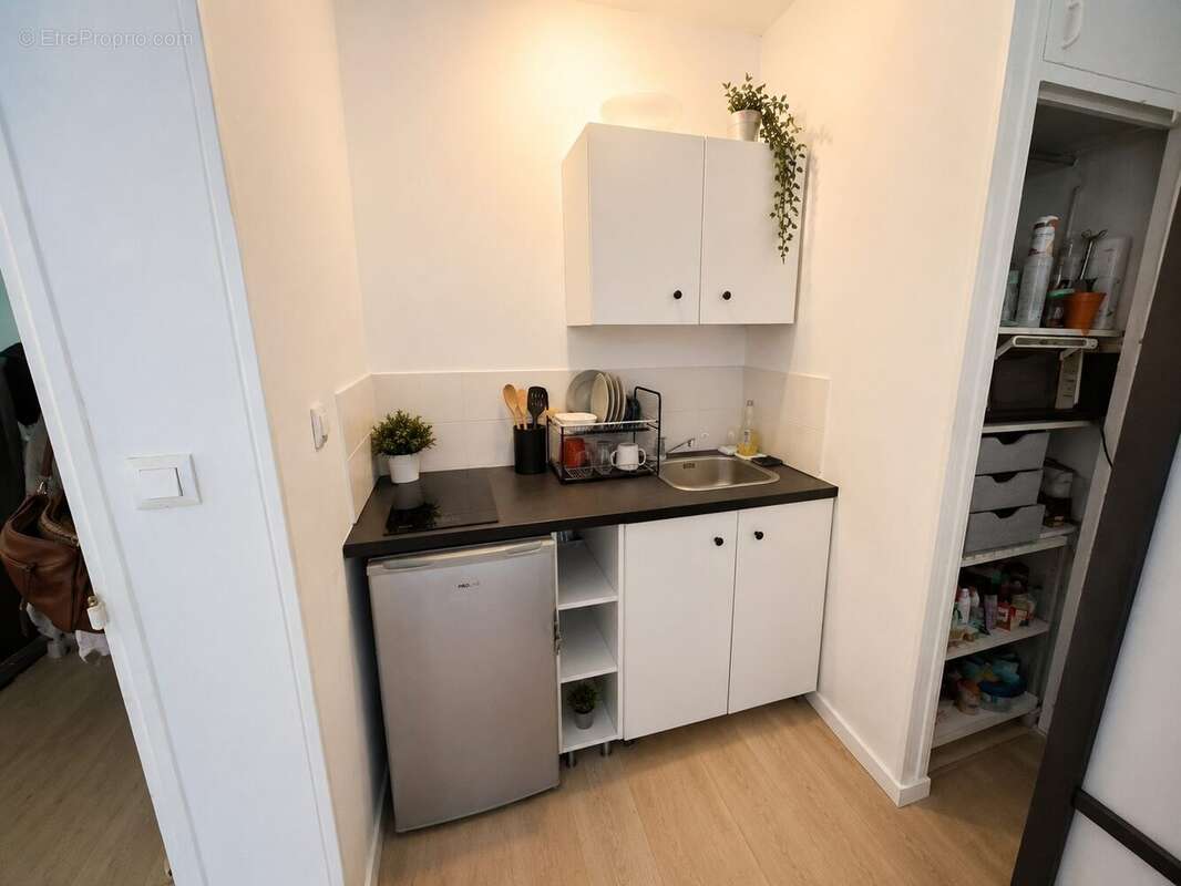 Appartement 28 m² à Fontenay-Le-Fleury  - photo 3
