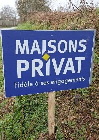 Terrain à LES MAGNILS-REIGNIERS