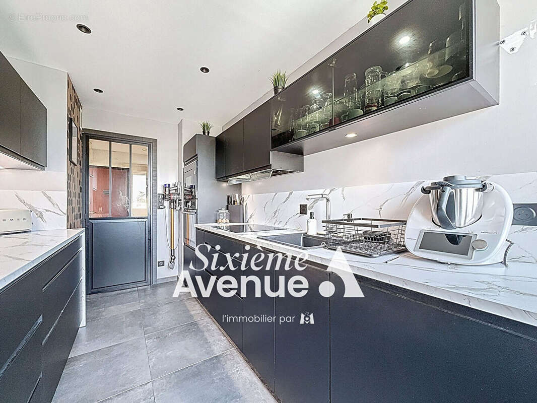 Appartement à DECINES-CHARPIEU