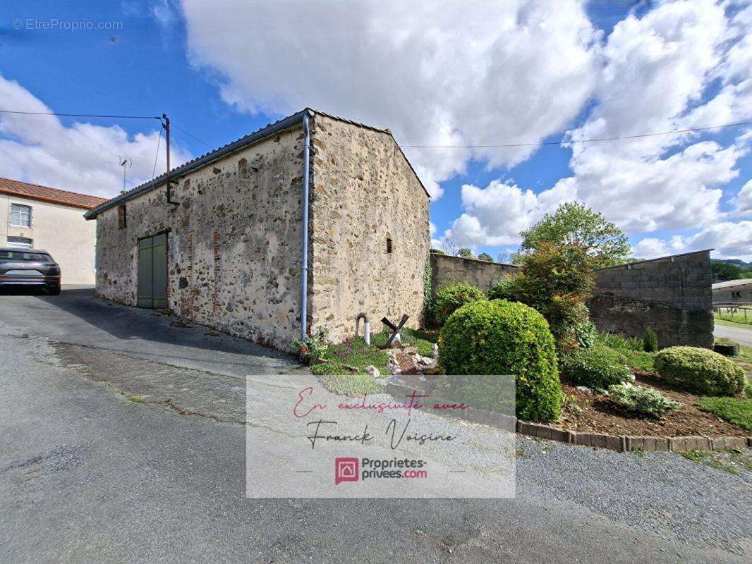 Maison à SAINT-MICHEL-MONT-MERCURE