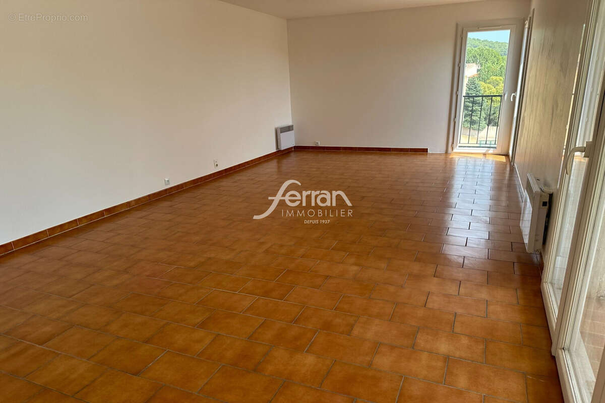 Appartement à LORGUES