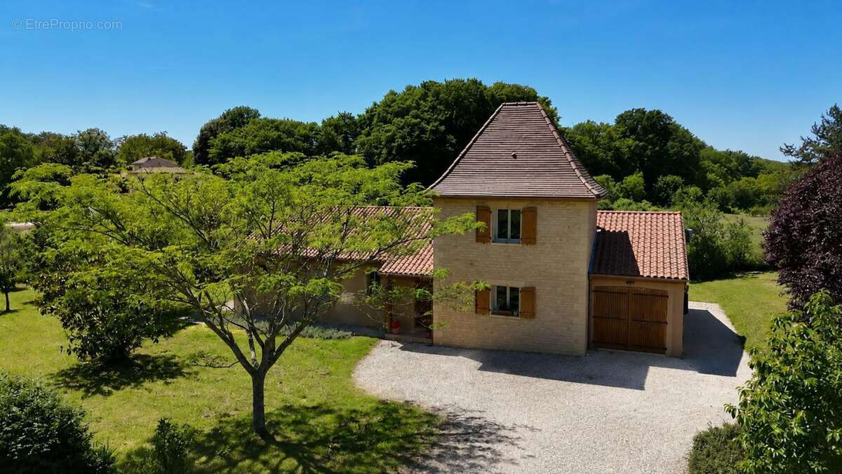Belle maison contemporaine avec 4 chambres, piscine et garage - photo 15