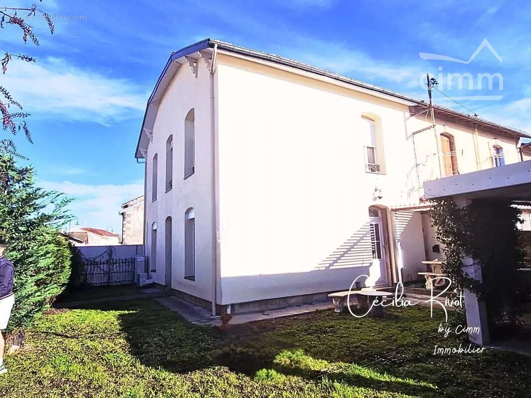 Appartement à SAINT-YZAN-DE-SOUDIAC