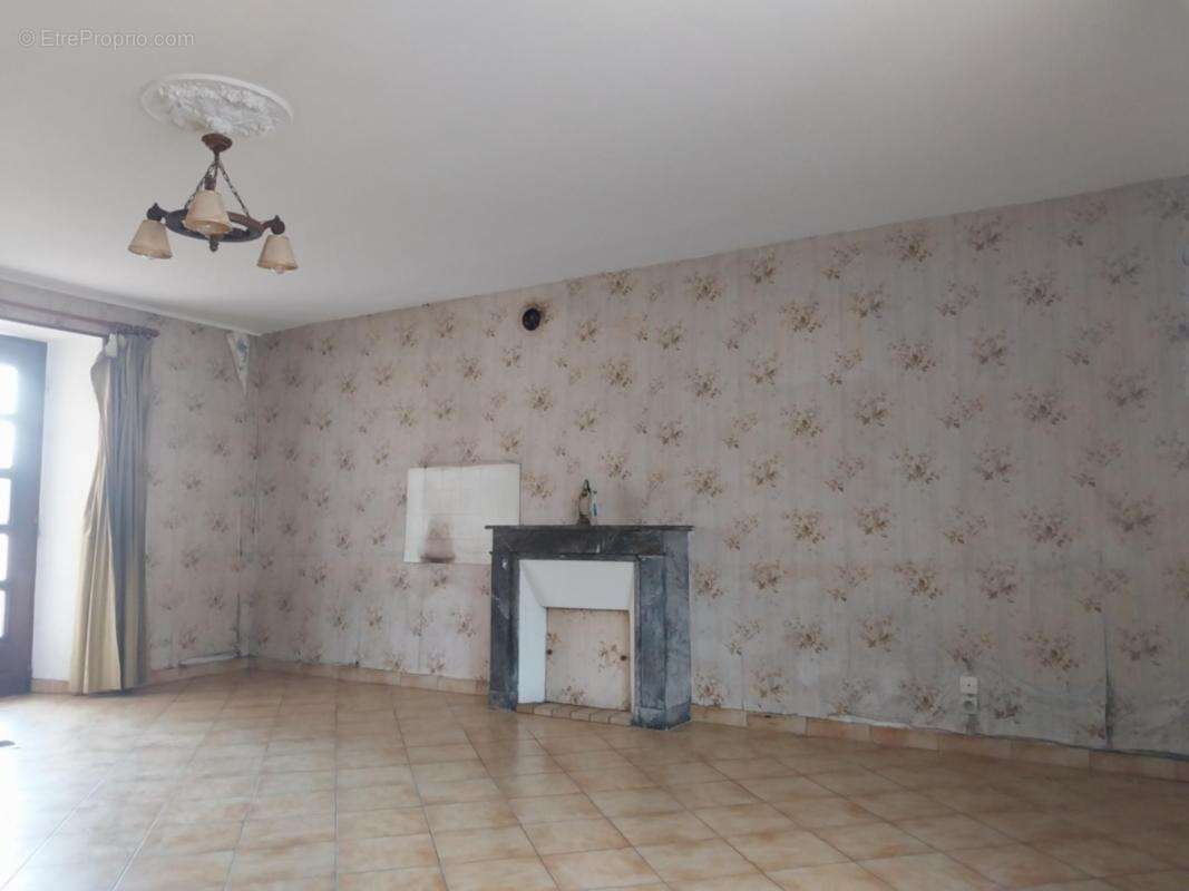 Ensemble immobilier d'exception, deux maisons, étable et hangar sur 1322 m² - photo 2