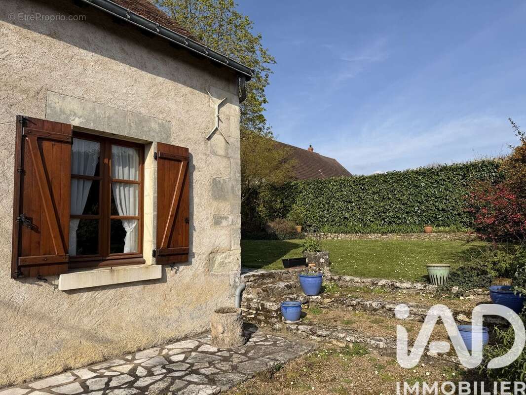 Maison 110 m² à Beaumont-La-Ronce  - photo 6
