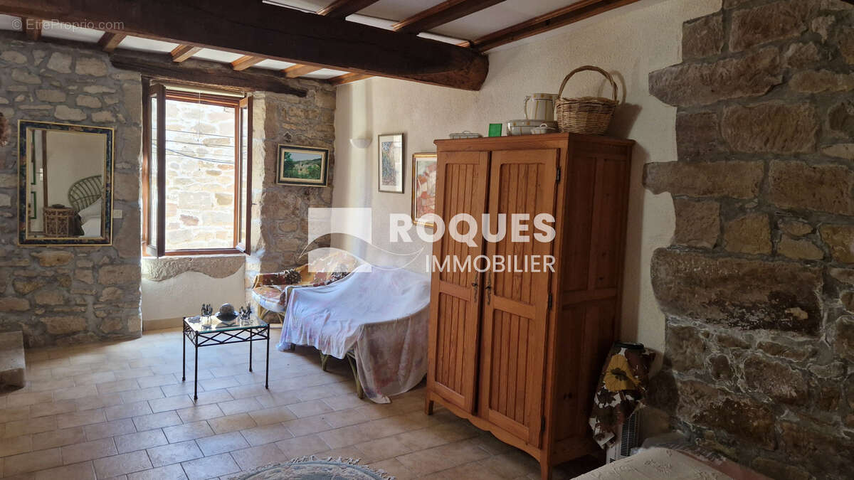 Au pied du Larzac méridional, dans superbe village, maison de village en pierre rénovée 69 m2 habitables, cave - photo 14