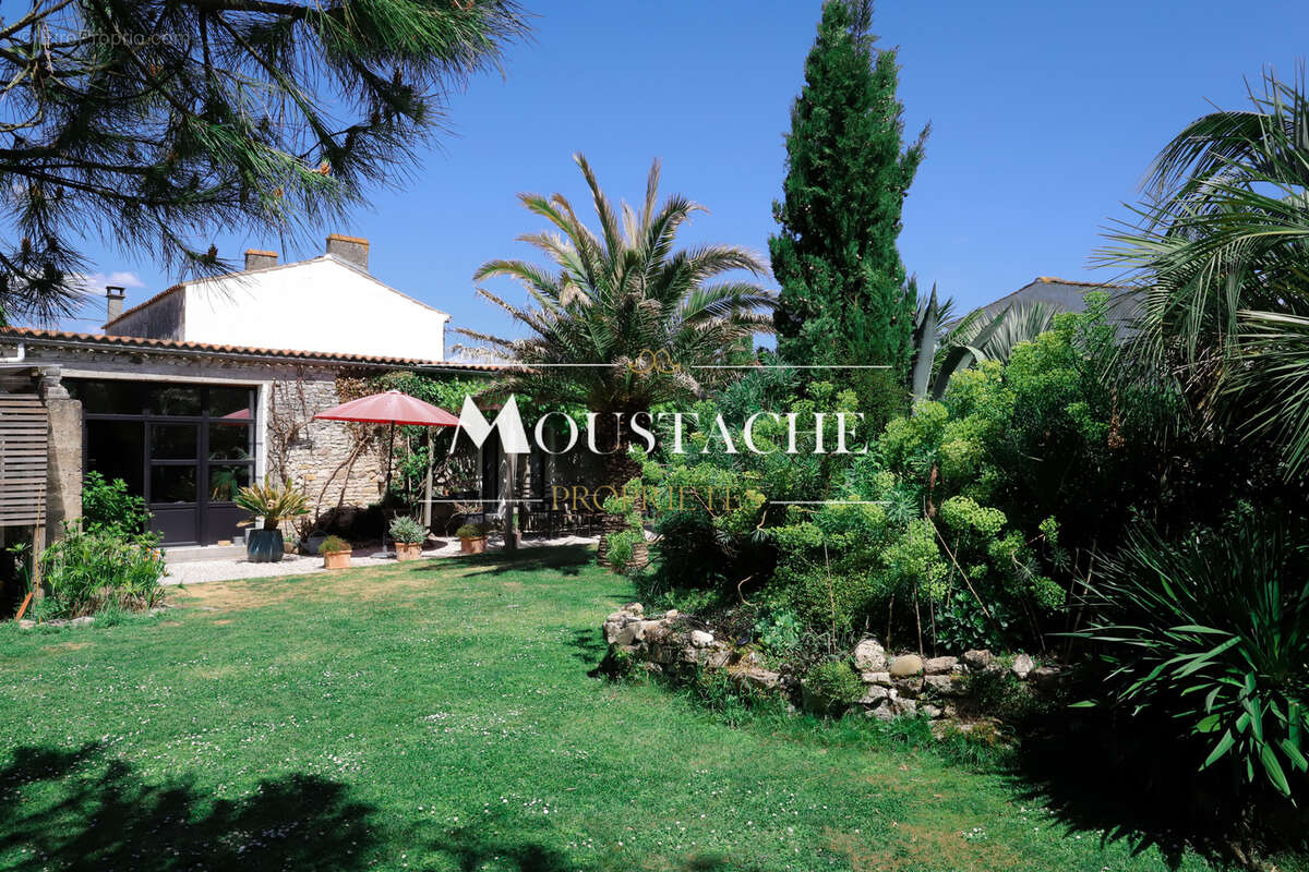 Maison à MORNAC-SUR-SEUDRE