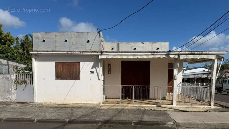 Maison à BAIE-MAHAULT