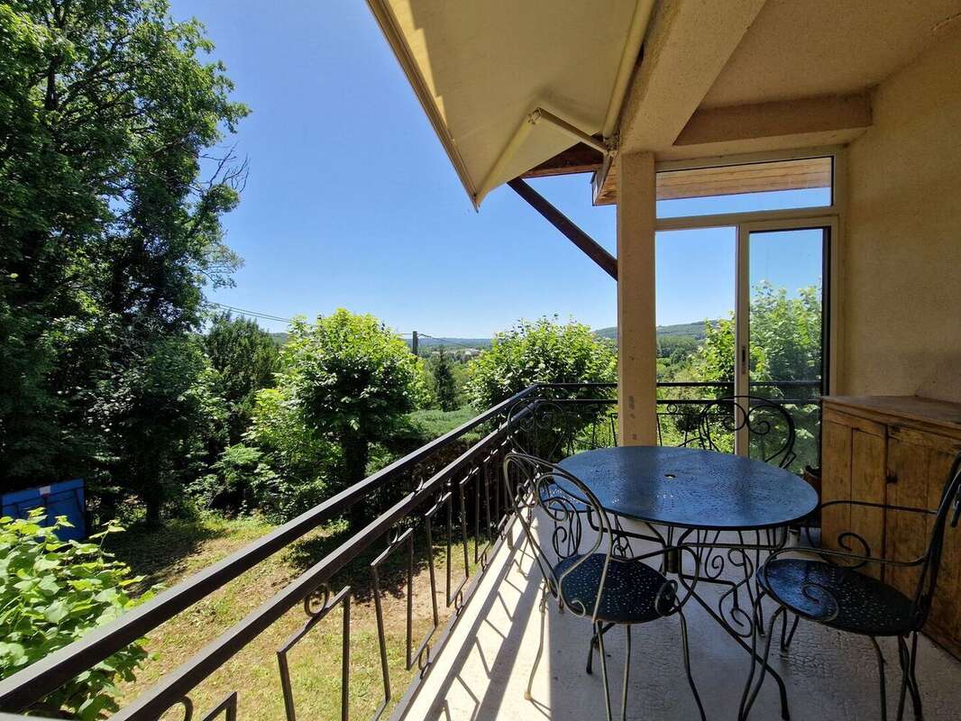Sur hauteur, proche des commerces du Bugue, Maison d'habitation 4 chambres et terrain de 2077m2 - photo 15