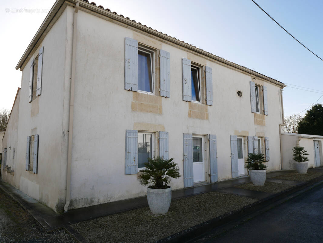 Maison à SAINT-MEDARD-D'AUNIS