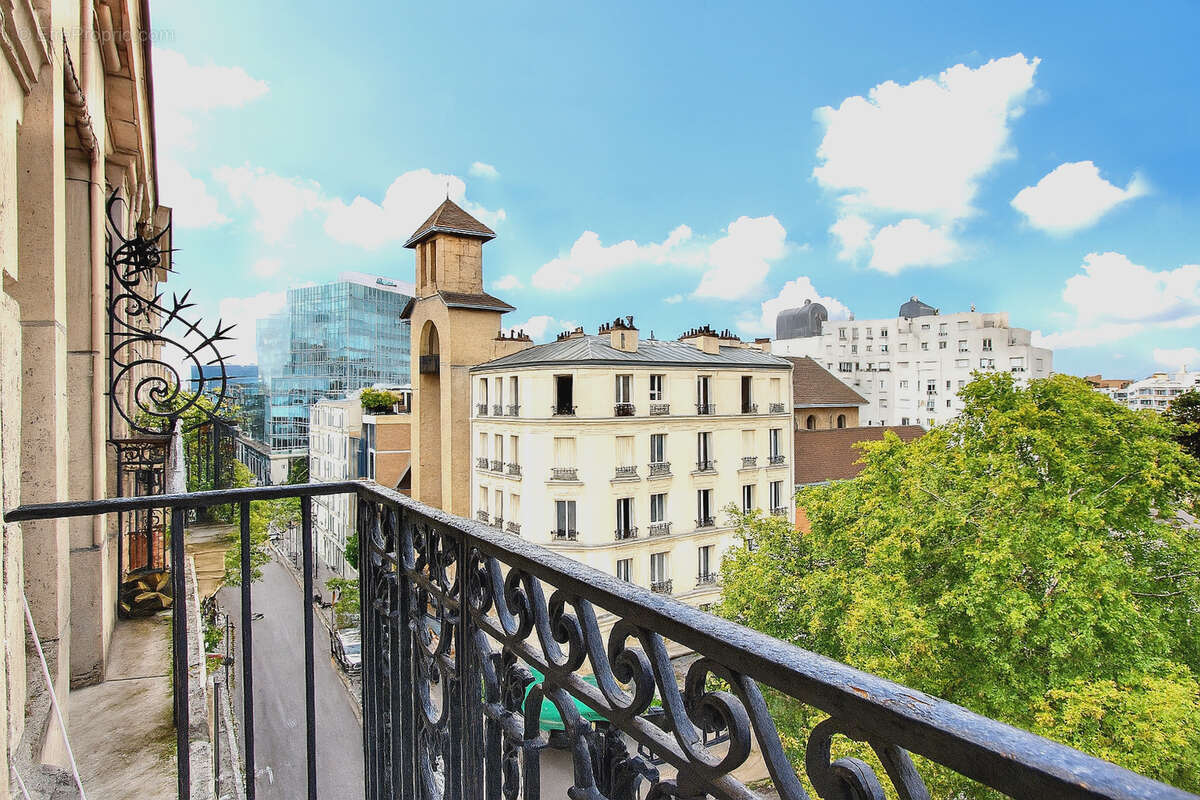 Appartement à PARIS-14E