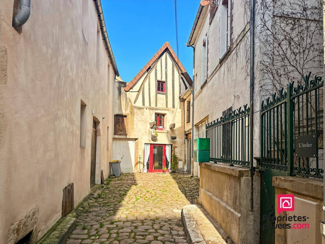 Maison à AVALLON