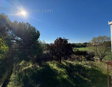 Terrain à LA MOTTE-D'AIGUES
