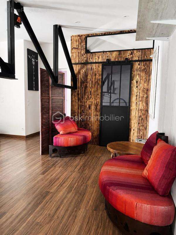 Ensemble immobilier composé d'une habitation R+1 de Type 3 de 138,60 m² habitables et d'un atelier de 121 m² - photo 6