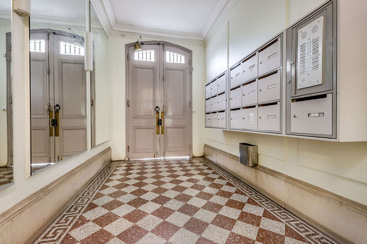 Appartement à PARIS-14E