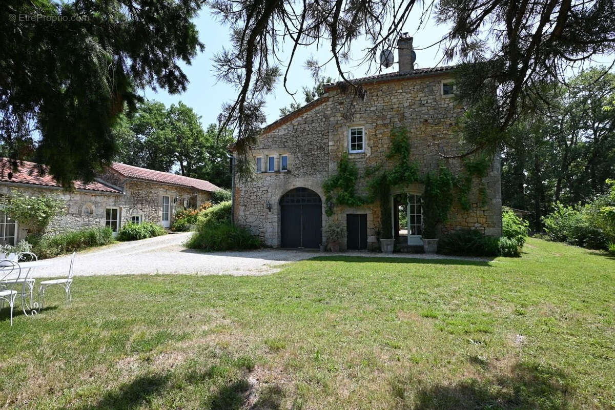Maison à PUY-L&#039;EVEQUE