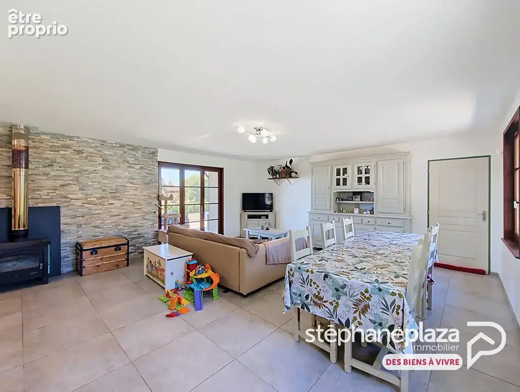 Maison plain-pied de115 m² - 3 chambres - nombreuses annexes et dépendances à CONFRANCON - photo 5