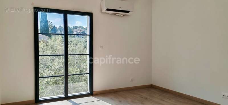Maison à FONTVIEILLE