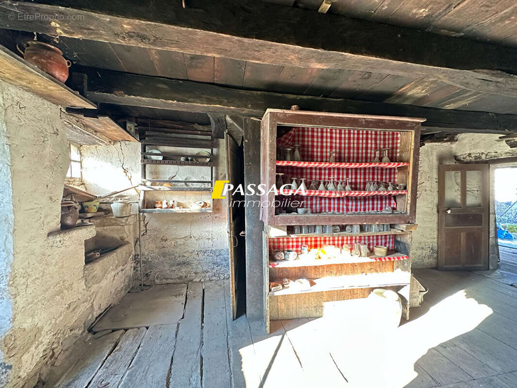 Maison à VEZINS-DE-LEVEZOU