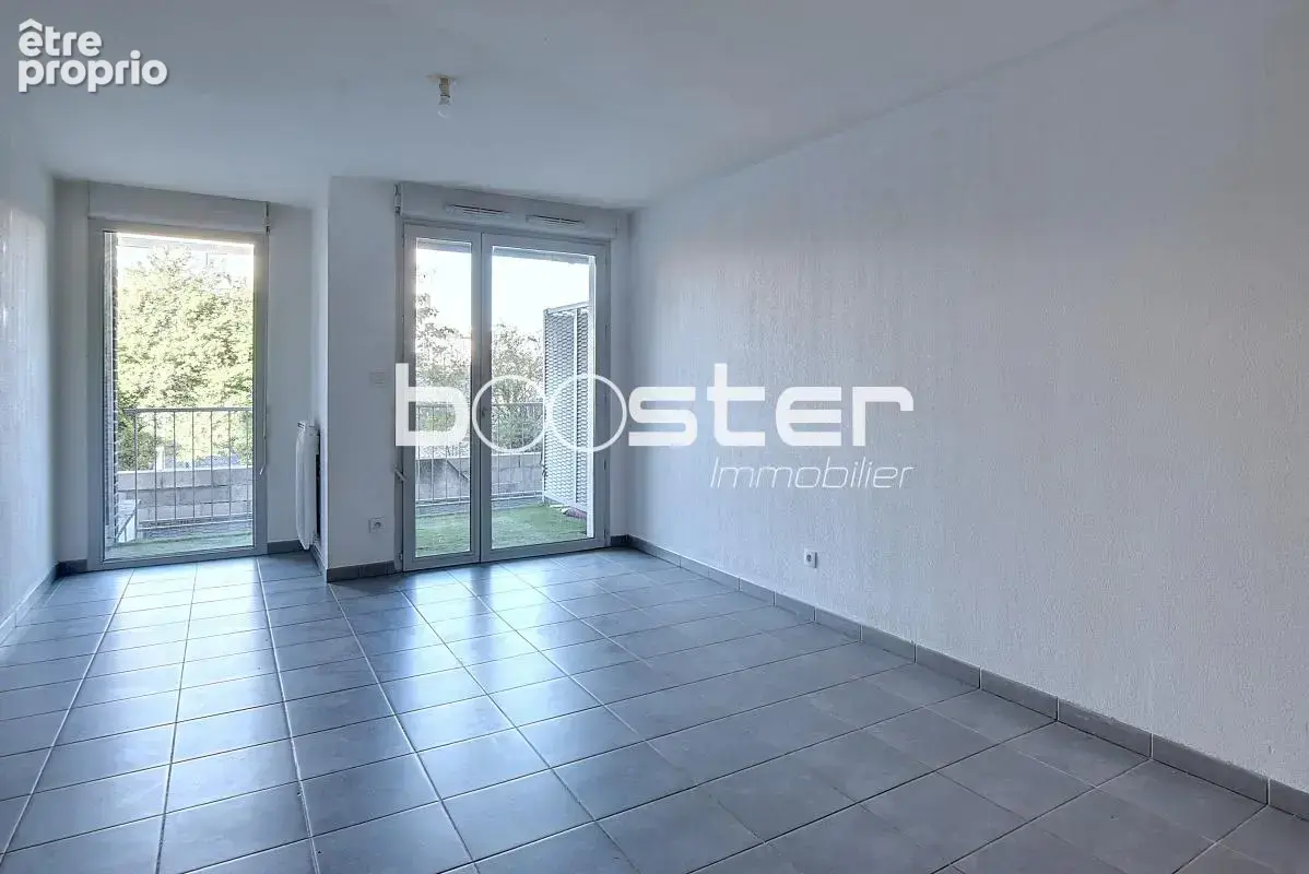 Croix Daurade – T3 récent en rez-de-chaussée surélevé avec terrasse et parking - photo 1