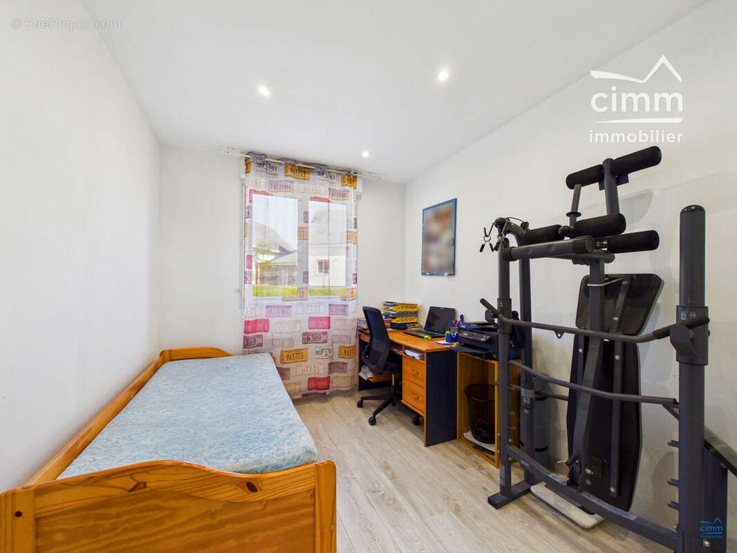 Maison 135 m² à Longue-Jumelles  - photo 8
