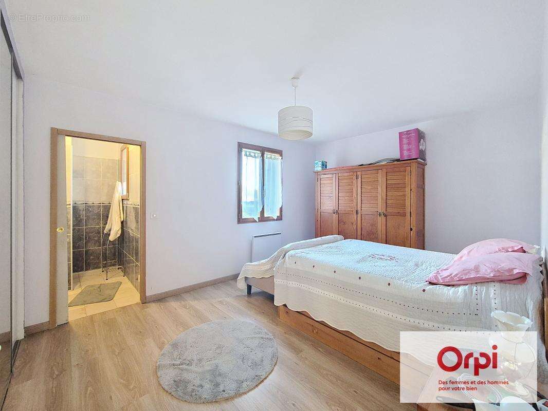 Maison à SAINT-GENIES