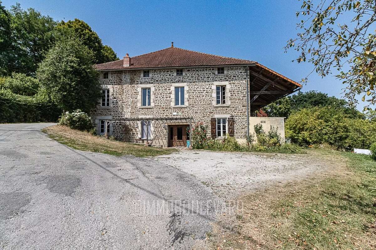 Maison à AUZANCES