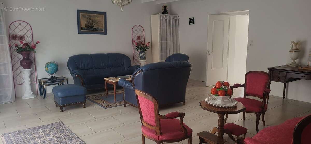 Maison à COURCELLES