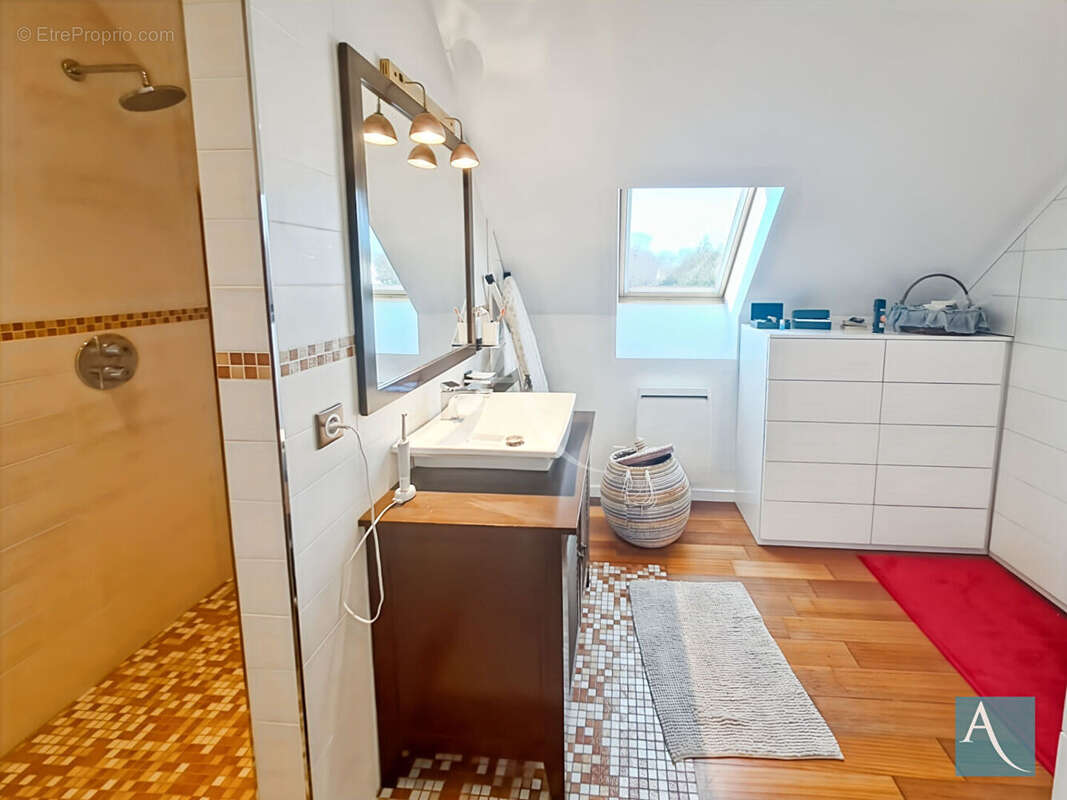 Maison à OLLAINVILLE