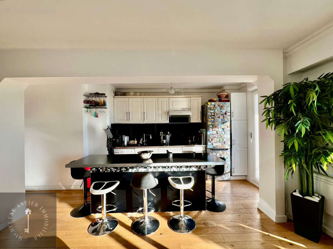 Appartement à SAINT-LAURENT-DU-VAR