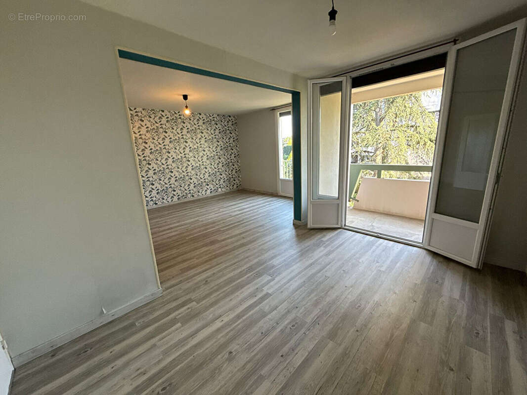Appartement T3 de 80 m² avec garage, cave et stationnement - Guilherand-Granges - photo 4