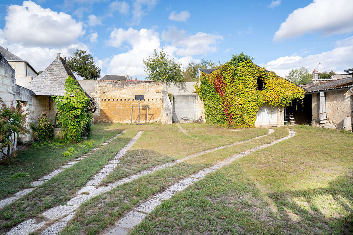 Maison à LE PUY-NOTRE-DAME