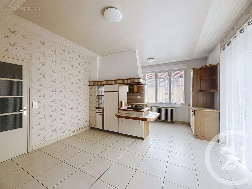 Maison 436 m² à Cuis  - photo 16