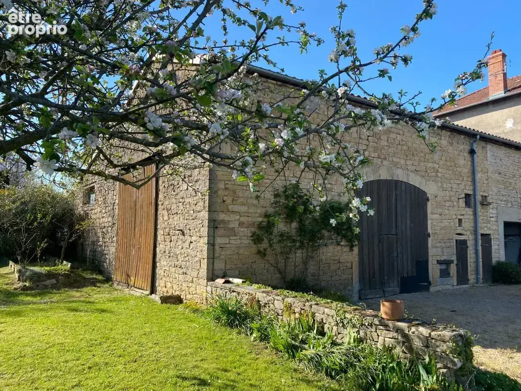 Maison de Maître  de 1800 sur 2 étages avec dépendances et terrain constructible - photo 3