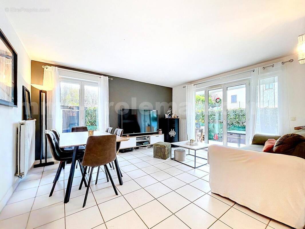 Appartement_T3_Gaillard_frontière_Suisse_direction_GENEVE_CALME_investissement_vente_TERRASSE_séjour_salon_CUISNE_OUVERTE_CHAMBRES_ - Appartement à GAILLARD