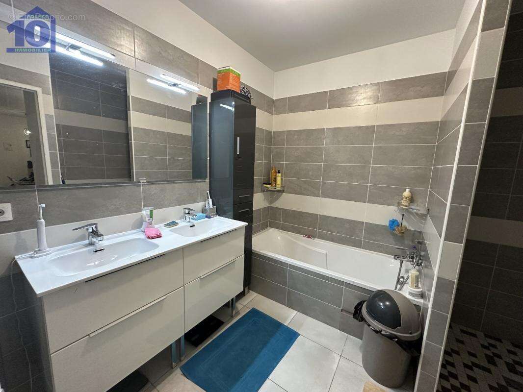 Maison à NISSAN-LEZ-ENSERUNE