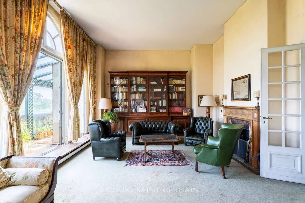 Appartement à PARIS-16E