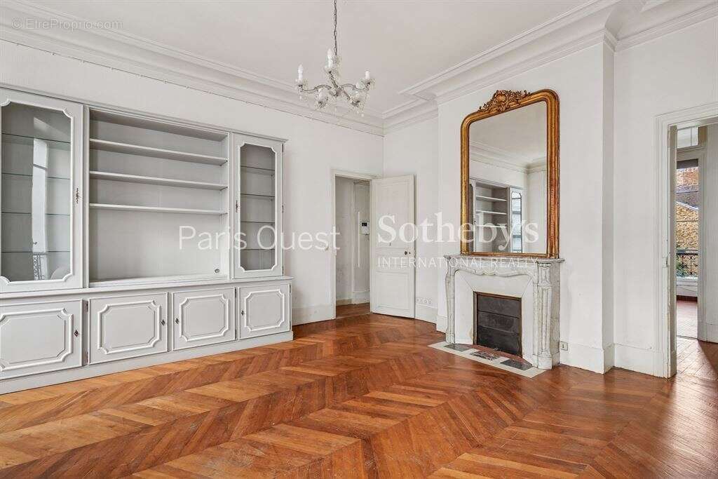 Appartement à NEUILLY-SUR-SEINE