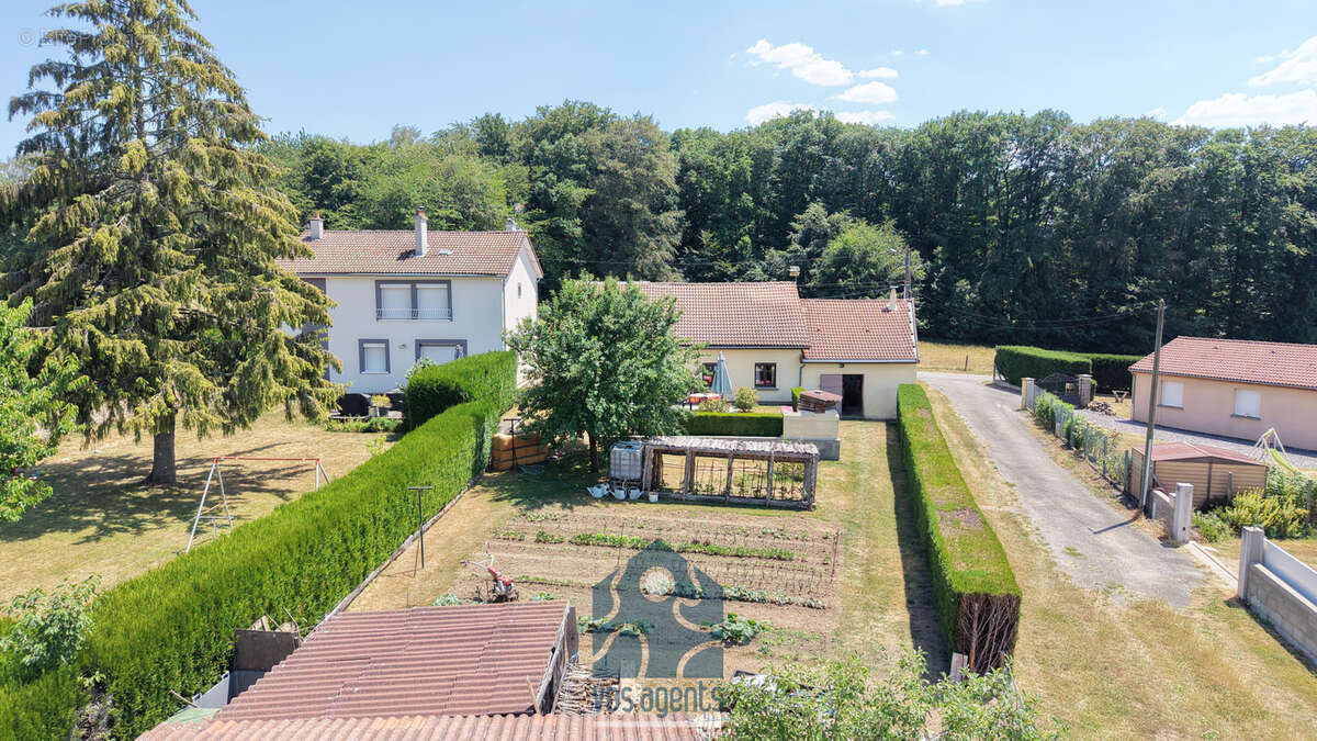 Maison plain-pied avec terrasse, garage et annexes - photo 9