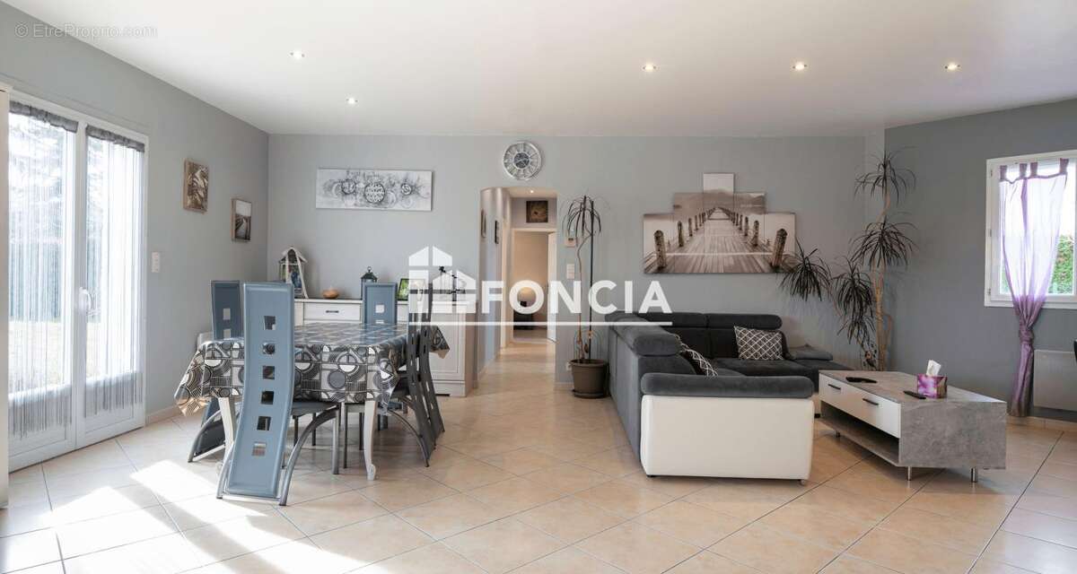 Maison à SAINTE-LIVRADE-SUR-LOT