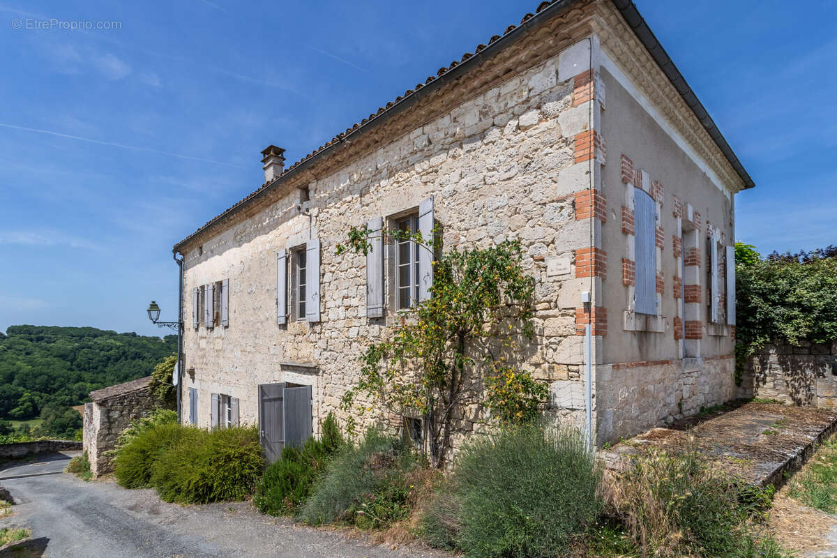 Maison à BEAUVILLE