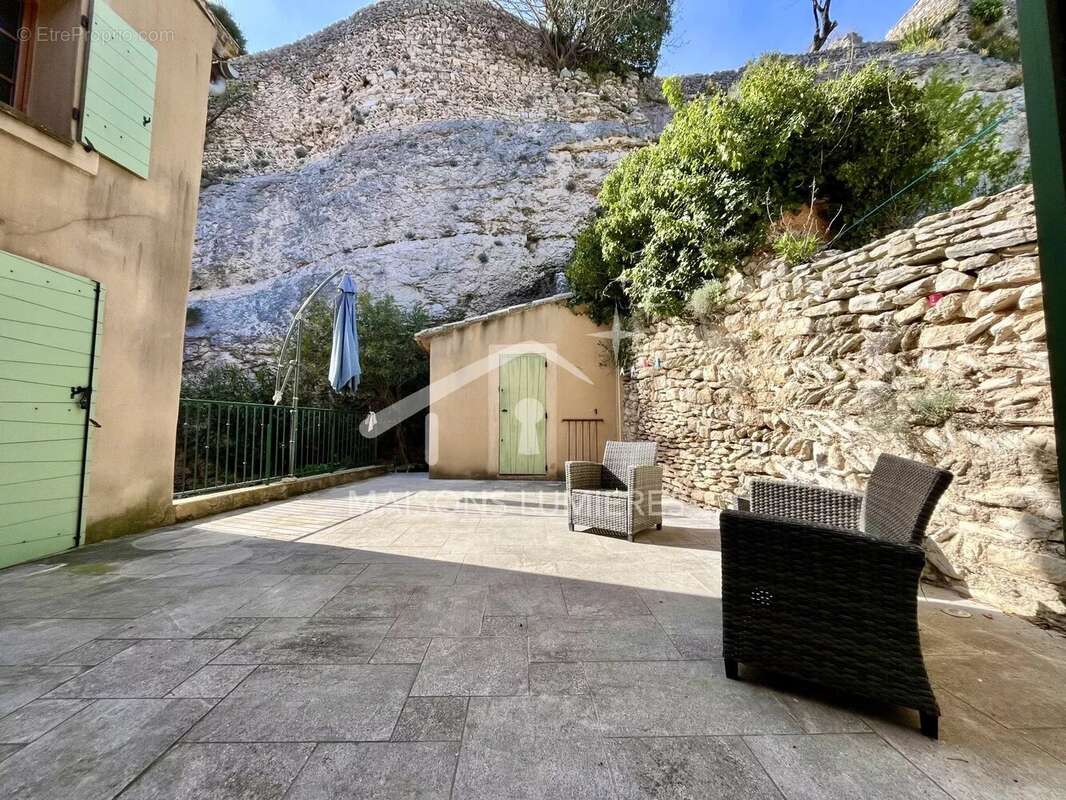 Maison à SAINT-SATURNIN-LES-APT