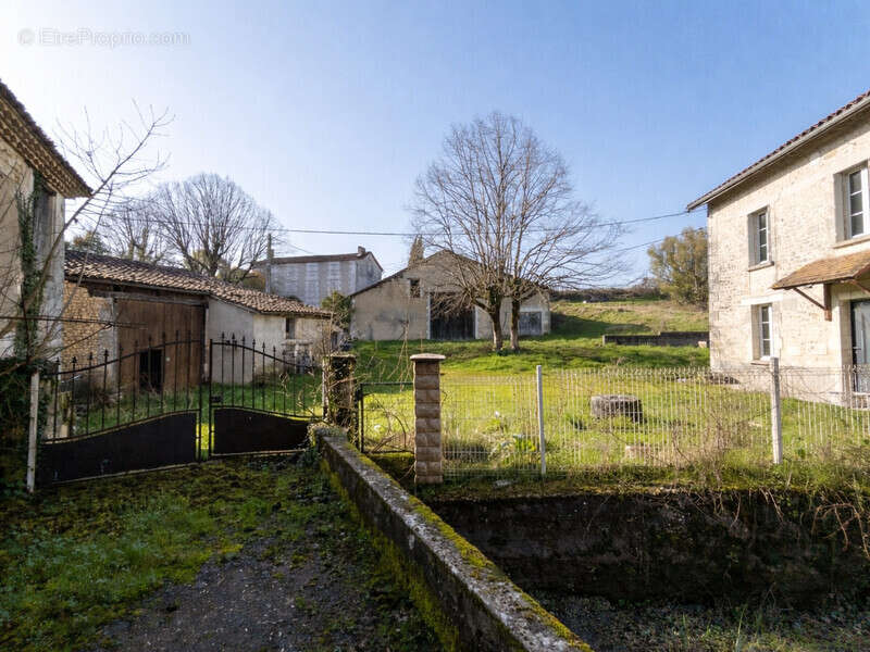 Maison 89 m² à Courgeac  - photo 18