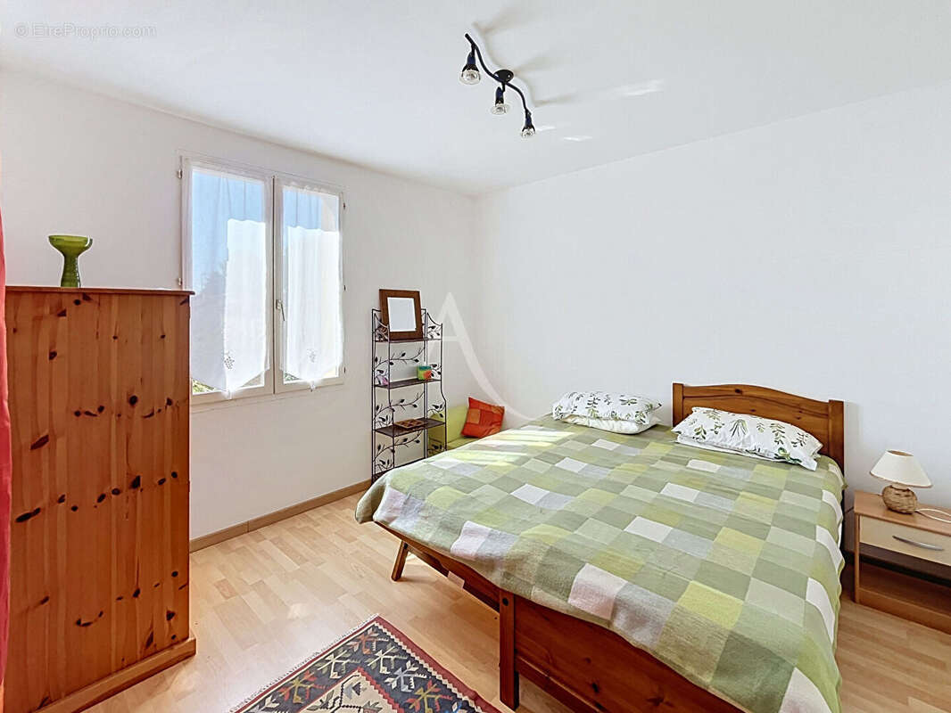 Maison plain pied de 229 m² avec 5 chambres, sous-sol complet, double garage et jardin clos à 3 minutes de Prayssac - photo 12