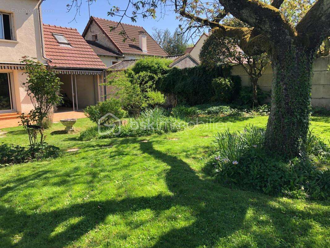 Maison à JANVILLE-SUR-JUINE