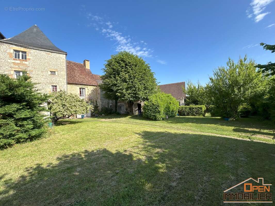 Maison à GOURDON